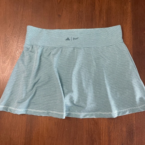 Adidas skort size medium - Picture 2 of 5